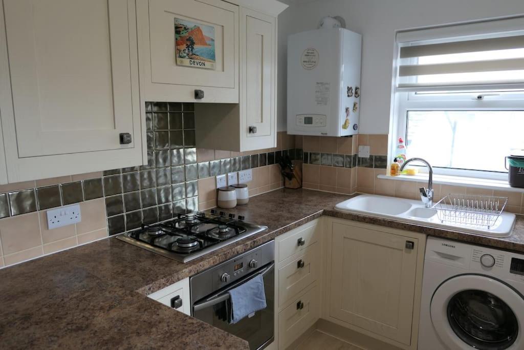 Spacious First Floor Family Flat, Sea View Torquay Exterior photo